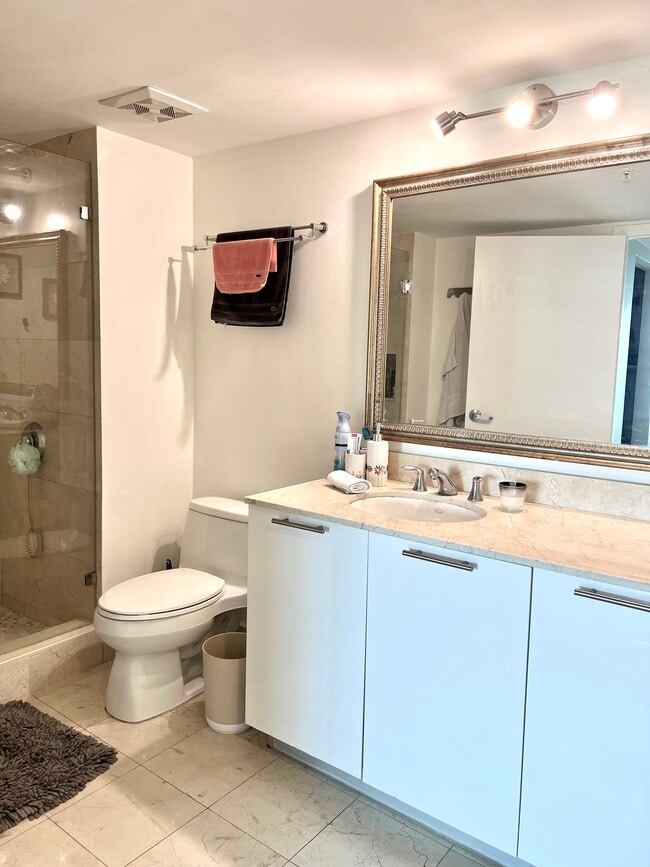 1800 N Bayshore Dr, Unit 1502 in Miami, FL - Building Photo - Building Photo