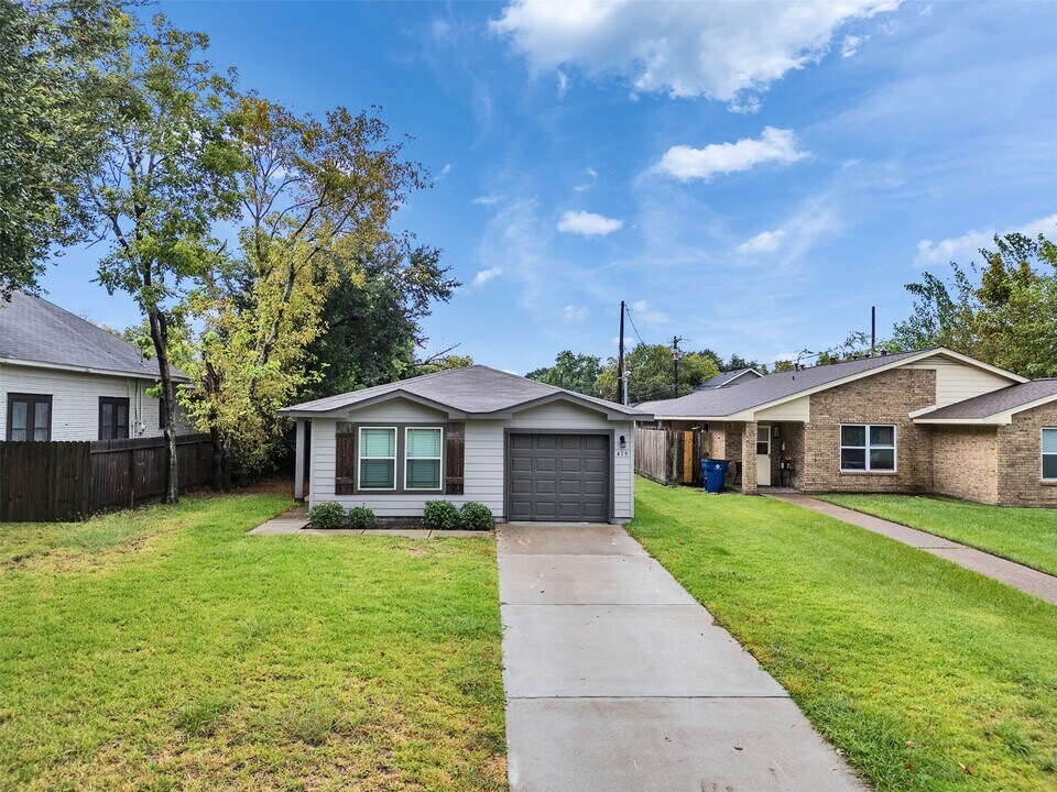 419 8th Ave N in Texas City, TX - Building Photo