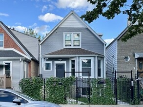 2317 N Keeler Ave, Unit J08P in Chicago, IL - Building Photo - Building Photo