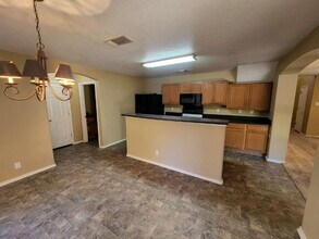 5519 Tomas Cir. in San Antonio, TX - Building Photo - Building Photo