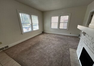 934 Iowa Ave in Iowa City, IA - Building Photo - Building Photo