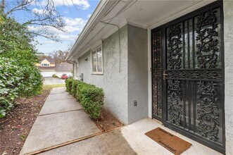 1486 Briaroaks Trail NE in Atlanta, GA - Foto de edificio - Building Photo