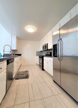 Bentley Ave. Apartments in Los Angeles, CA - Foto de edificio - Building Photo