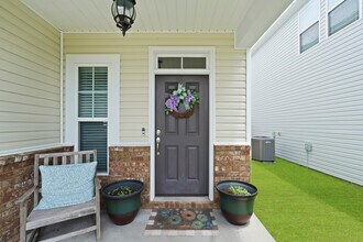 18 Millwood Lake Dr in Savannah, GA - Building Photo - Building Photo