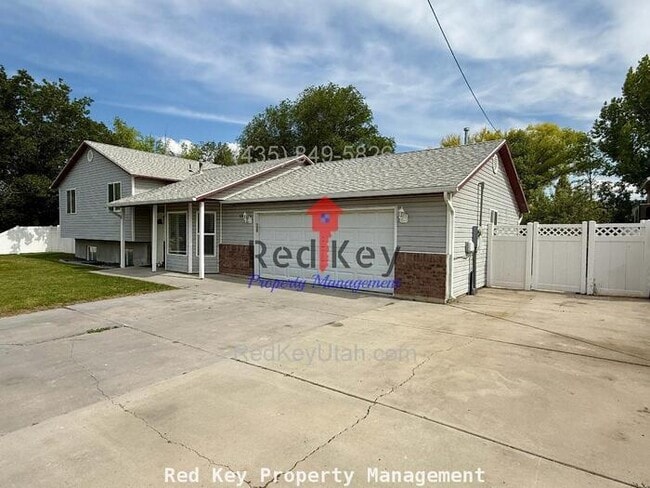 69 W Durfee St in Grantsville, UT - Building Photo - Building Photo