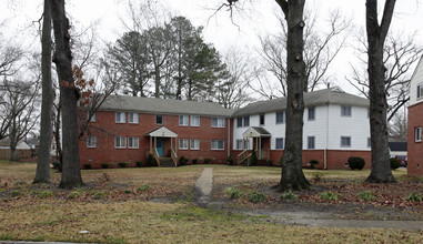 East Pollux Apartments in Portsmouth, VA - Building Photo - Building Photo