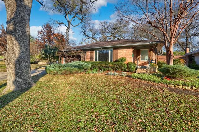 11130 Lanewood Cir in Dallas, TX - Building Photo