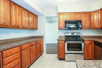 5212 Creek Valley Dr in Arlington, TX - Building Photo - Building Photo