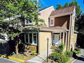 46 Lullwater Estate NE in Atlanta, GA - Building Photo - Building Photo