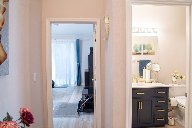 property at 1417 Country Hollow Dr