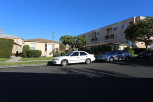 231-235 E Valencia Ave in Burbank, CA - Foto de edificio - Building Photo