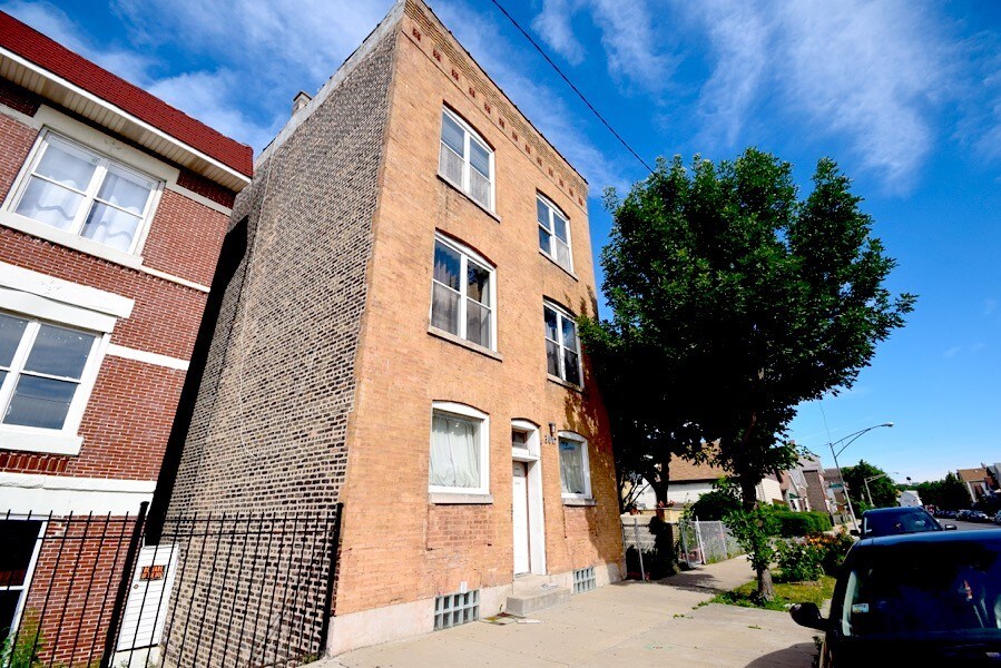 3017 S Lock St in Chicago, IL - Building Photo