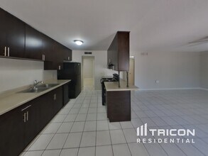 8838 W Cinnabar Ave in Peoria, AZ - Building Photo - Building Photo