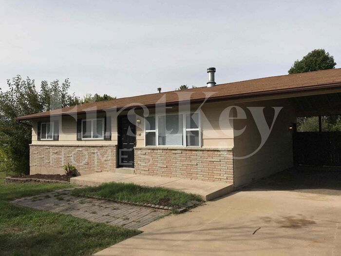 110 Robert Dr in St. Charles, MO - Building Photo