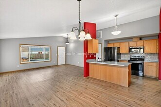 471 NW 24th St in Gresham, OR - Building Photo - Building Photo