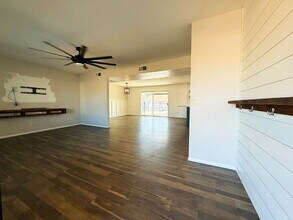 4823 W Mercer Ln in Glendale, AZ - Foto de edificio - Building Photo