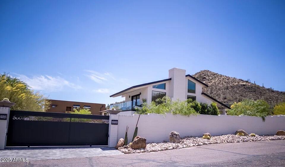 5801 E Surrey Dr in Cave Creek, AZ - Building Photo