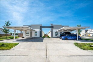 27 N 40th St in Edinburg, TX - Building Photo