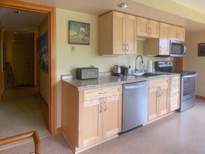 4800 134th Pl SE in Bellevue, WA - Building Photo - Building Photo