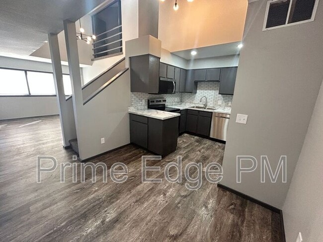 property at 1721 Ridgehaven Ct