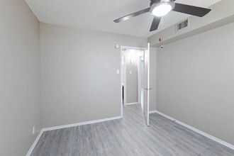 531 Bedford Rd in Bedford, TX - Building Photo - Building Photo