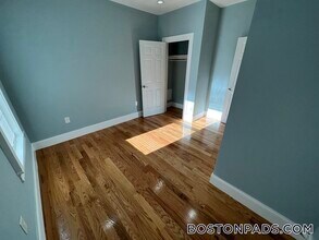 372 Oxford St, Unit 3 in Cambridge, MA - Building Photo - Building Photo