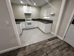 2217 W Elder Ave in Santa Ana, CA - Building Photo - Building Photo