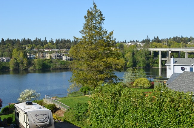 1202 18th St in Bremerton, WA - Building Photo - Building Photo