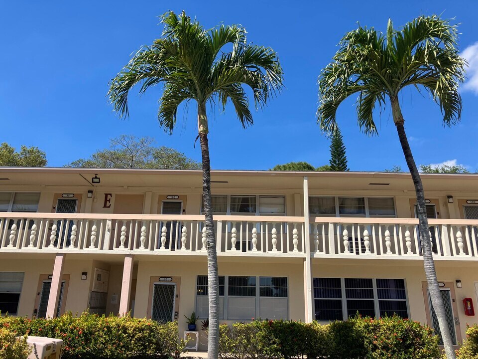100 Ventnor E in Deerfield Beach, FL - Building Photo
