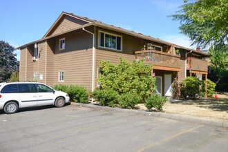 17085 SW Merlo Rd in Beaverton, OR - Building Photo - Building Photo