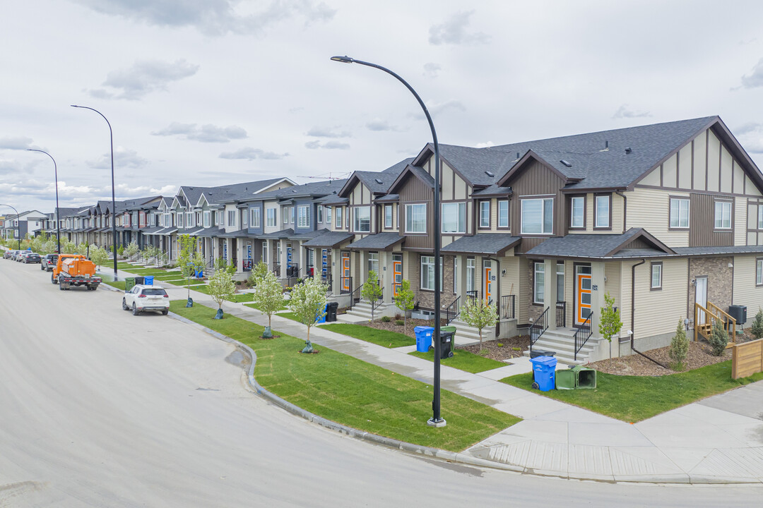 Carrington Blvd NW in Calgary, AB - Building Photo