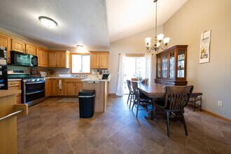8001 Vincent Cir N in Minneapolis, MN - Building Photo - Building Photo