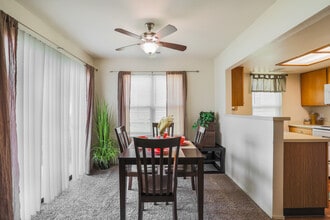 Eaglerock Village Apartments in Wichita, KS - Foto de edificio - Interior Photo