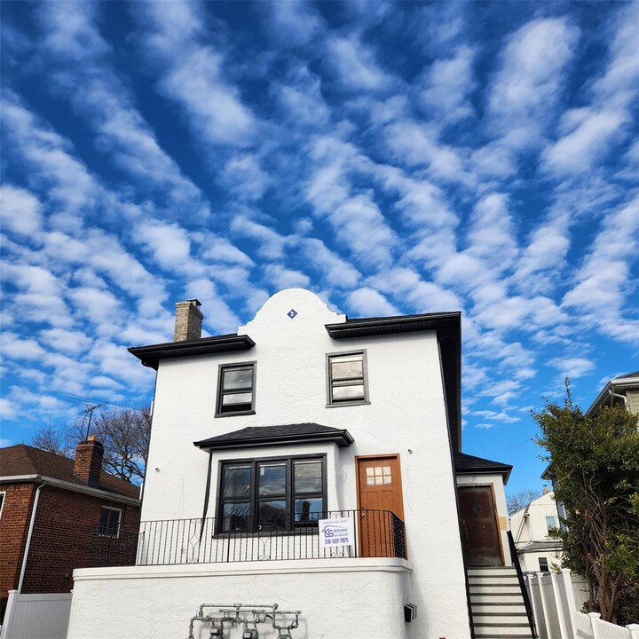 361 E Olive St-Unit -2 in Long Beach, NY - Building Photo