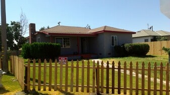 901 Chester Pl in Bakersfield, CA - Building Photo