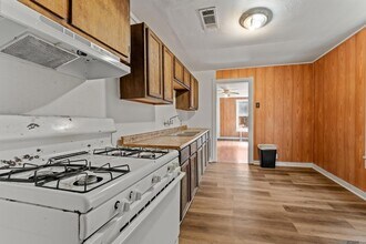 4433 Sherwood St in Baton Rouge, LA - Foto de edificio - Building Photo