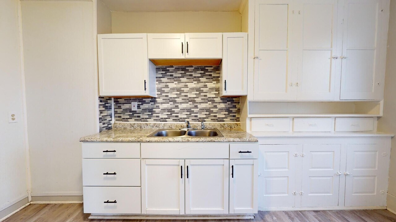 3114 W 73rd St-Unit -3114 W 73rd Street Up in Cleveland, OH - Building Photo
