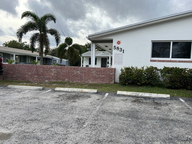 5831 NE 18th Ave, Unit 1 in Fort Lauderdale, FL - Building Photo - Building Photo