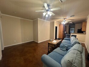 1418 S 10th St in Waco, TX - Foto de edificio - Building Photo