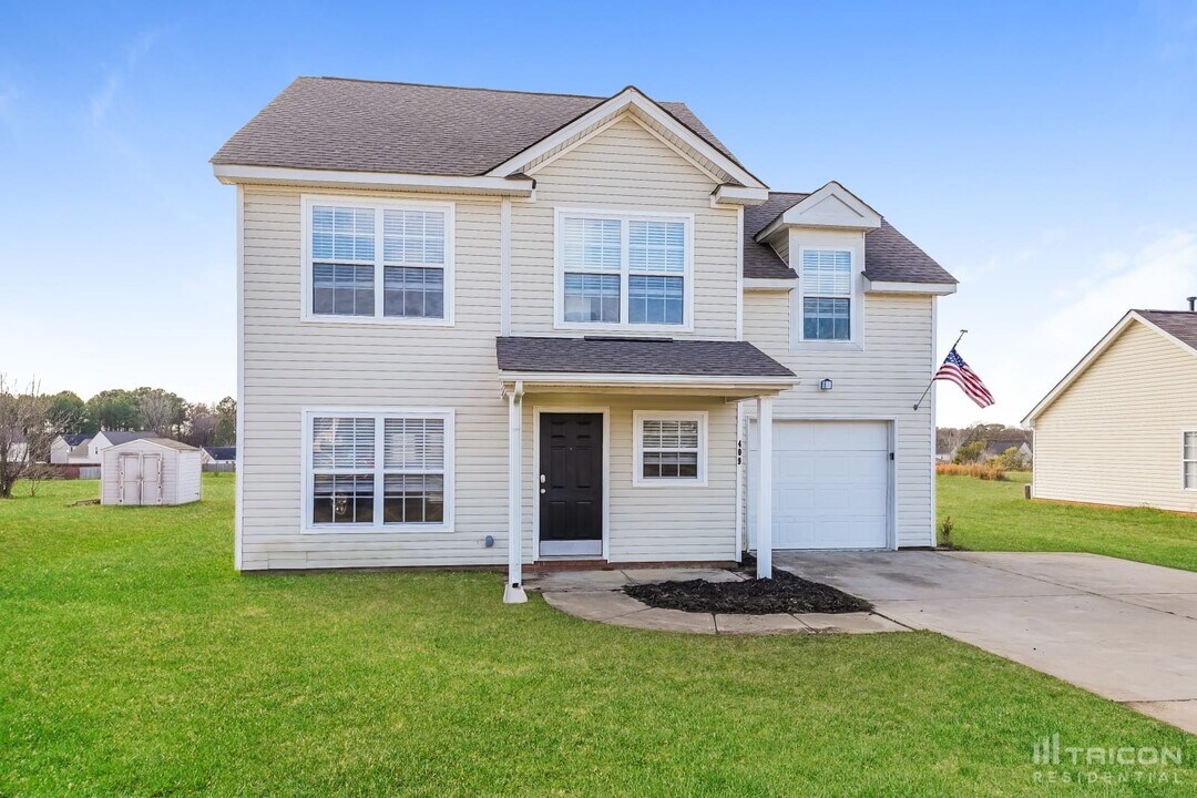 409 Glencroft Dr in Wingate, NC - Building Photo