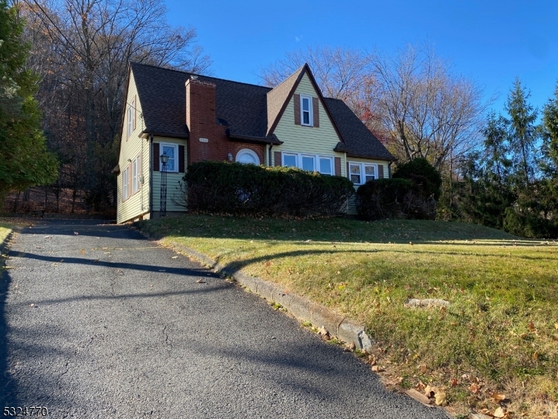 1208 Pompton Ave in Cedar Grove, NJ - Building Photo