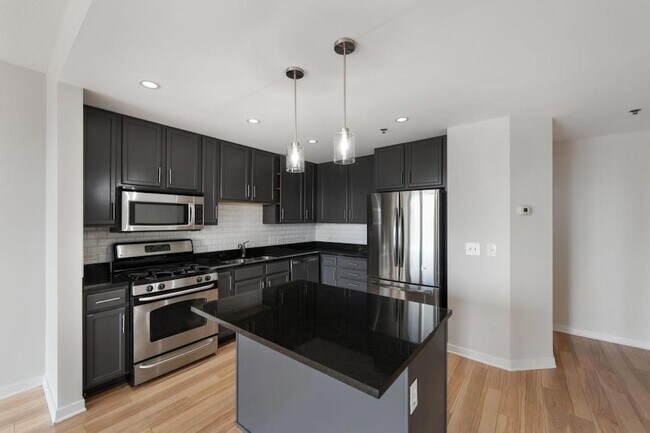 929 Portland Ave in Minneapolis, MN - Building Photo - Building Photo