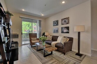 250 Santa Fe Terrace in Sunnyvale, CA - Building Photo - Building Photo