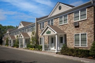 184 Hallock Rd in Lake Grove, NY - Building Photo