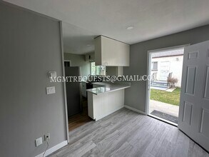 189 E Ellis St in Long Beach, CA - Foto de edificio - Building Photo