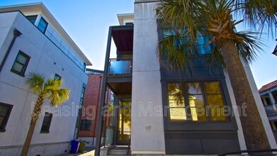 197 St Philip St in Charleston, SC - Foto de edificio - Building Photo