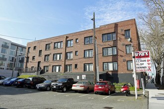 Mercer Apartments in Seattle, WA - Building Photo - Building Photo