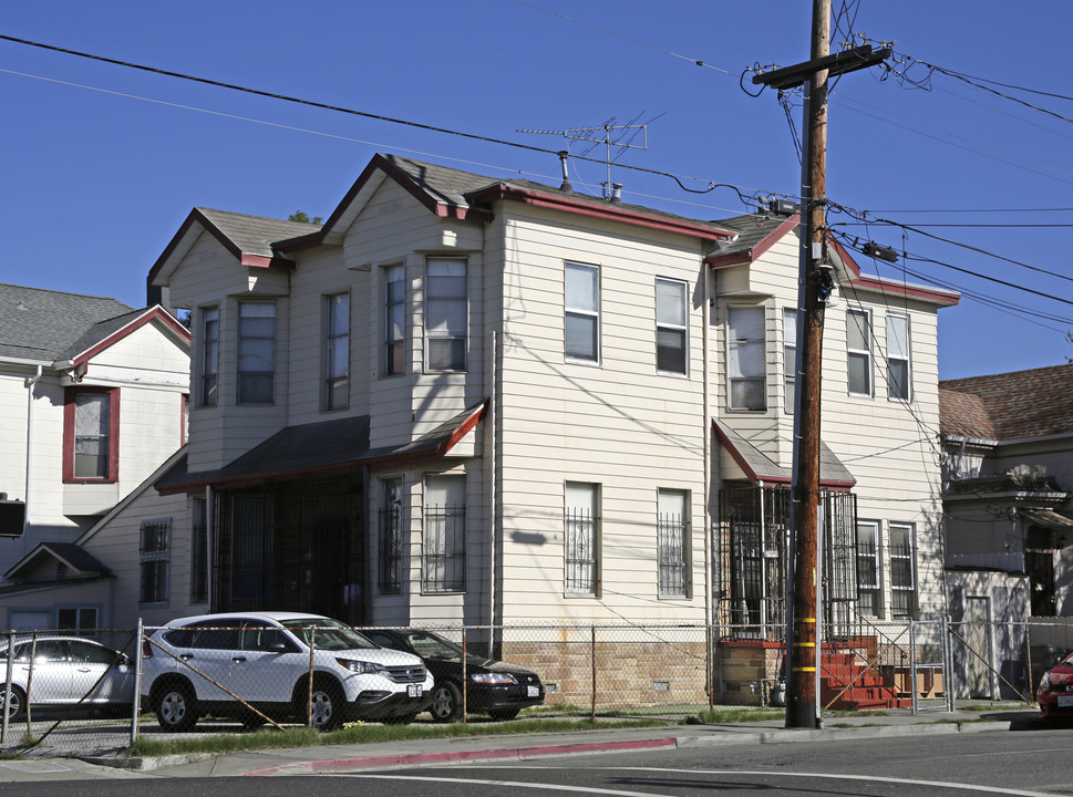 1530-1532 1534 8th Ave in Oakland, CA - Building Photo