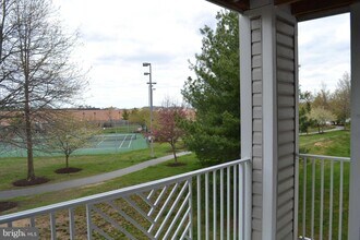 2458 Apple Blossom Ln, Unit 202 in Odenton, MD - Building Photo - Building Photo