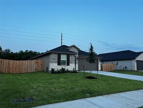 8439 Sandy Coral Ln in Iowa Colony, TX - Building Photo - Building Photo